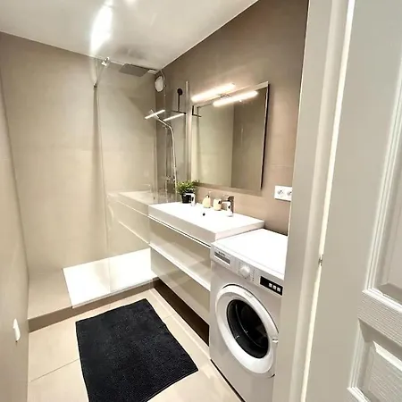 Emma - 4/6 Pers Neuf- Hyper Centre Clim Terrasse Apartment *